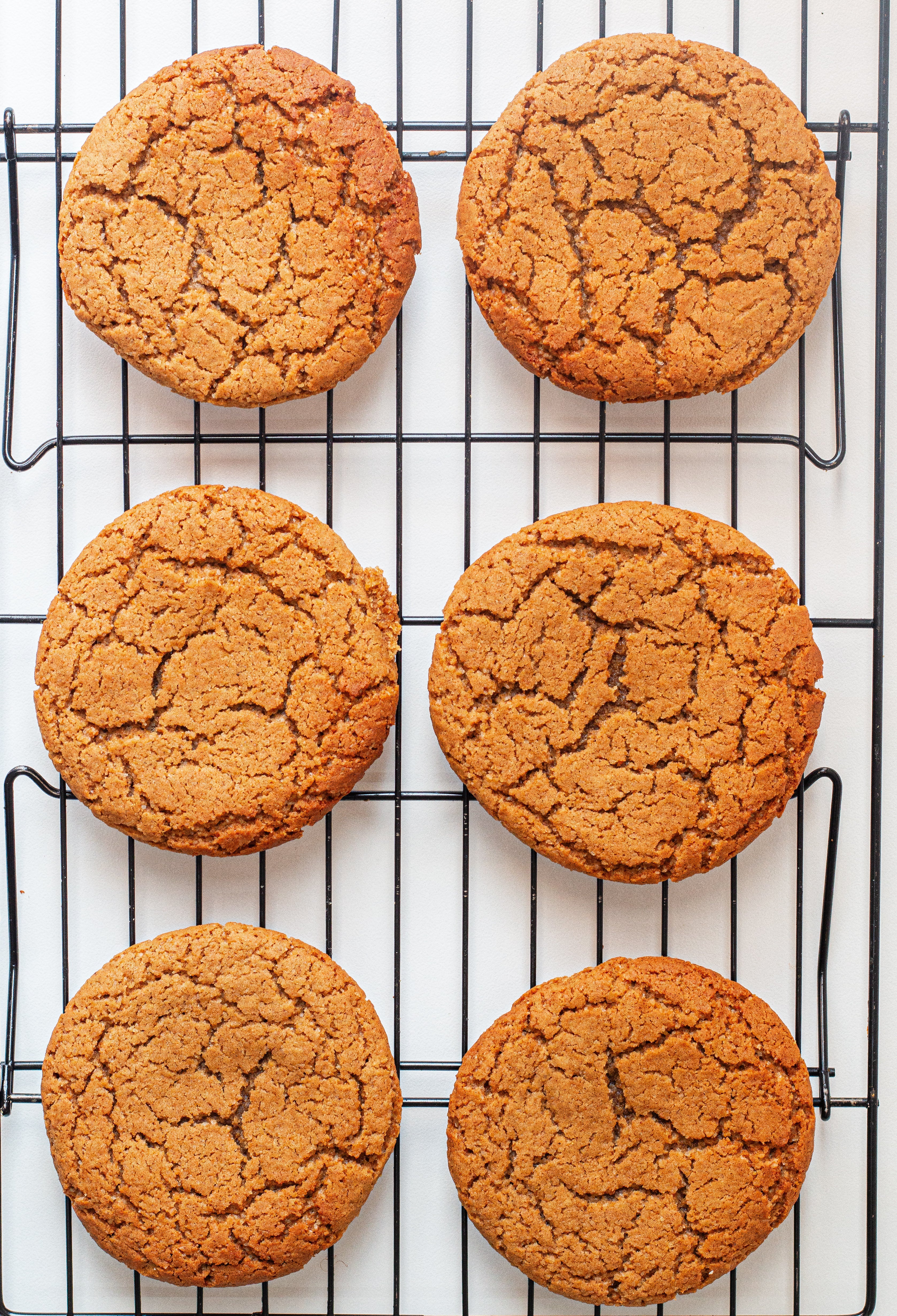 Crunchy ginger biscuits